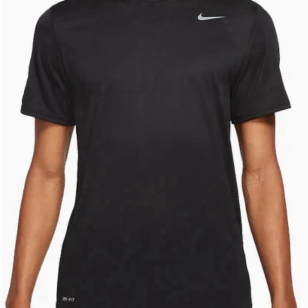 Nike Men's Black Short Sleeve Tee